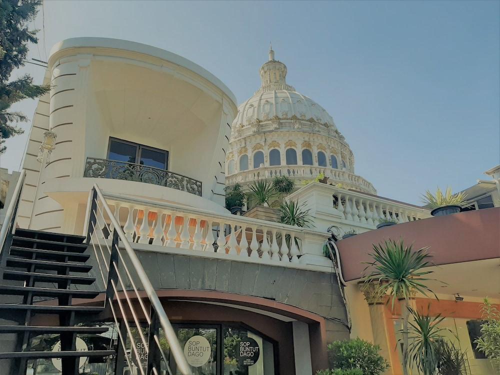The Palais Hotel Dago Бандунг Экстерьер фото