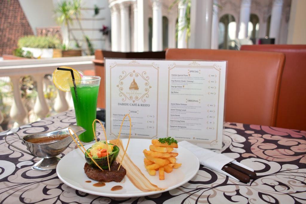 The Palais Hotel Dago Бандунг Экстерьер фото